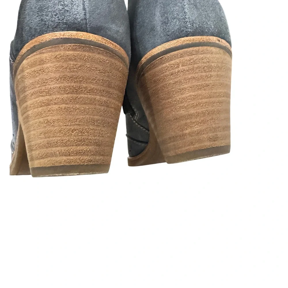 Sofft Amberly Booties  Size 10 M Gray Suede Laser Cut Block Heel‎ Side Zip